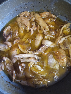 Una foto de Muslitos pollo al ajillo con especias