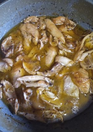 Una foto de Muslitos pollo al ajillo con especias