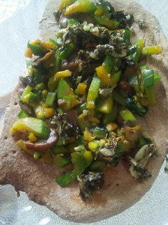 Una foto de Piadina con salteado de vegetales💜