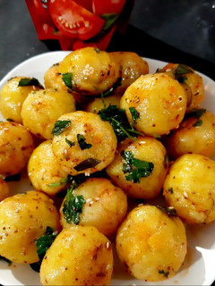सूजी बॉल्स (suji balls recipe in hindi) रेसिपी मुख्य फोटो