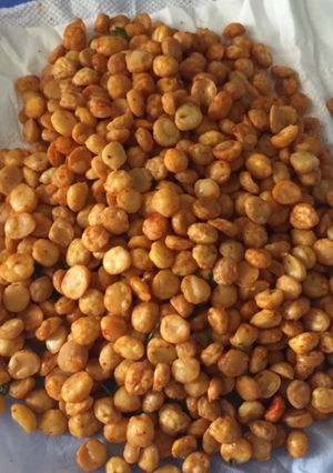 A picture of Namkeen chana dal.