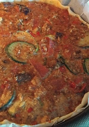 Une photo de Quiche aux légumes, jambon. Steaks hachés et épices