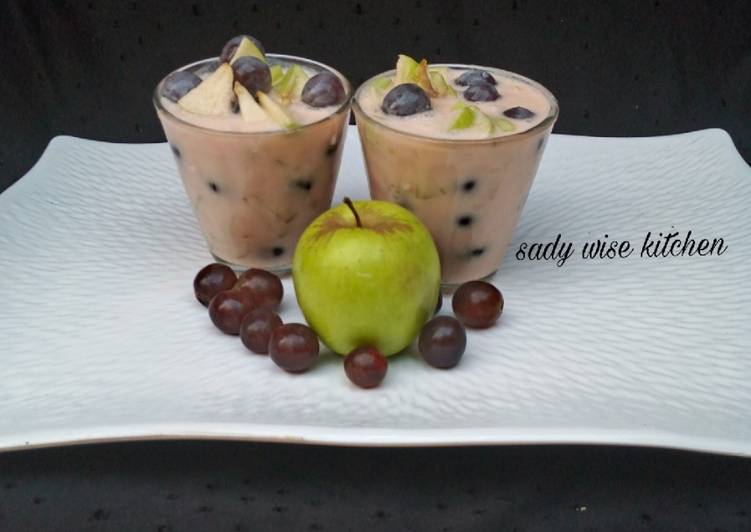 Step By Step Guide to Prepare Award-winning Yoghurt Fruits Salad