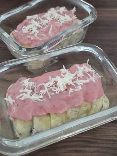 Foto resep Snack MPASI Banana bread pudding with strawberry yoghurt cream