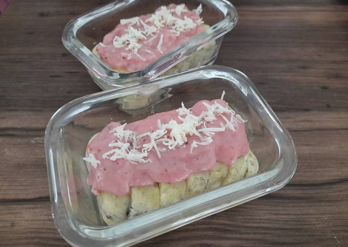 snack mpasi banana bread pudding with strawberry yoghurt cream - resepenakbgt.com