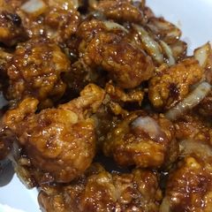 A picture of Fried Chicken with Sweet Butter Sauce (Ayam Goreng Mentega).