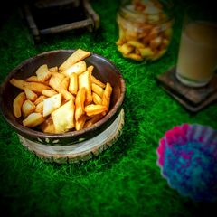 A picture of Namkeen namak pare.