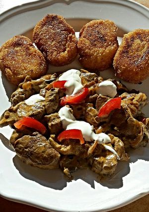 Stroganoff szűzérme krokettel recept fotója