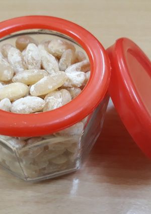 Hình của món Mứt đậu trắng.