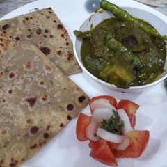 A picture of Btata palak curry.