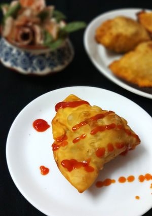A picture of Poha Samosa.