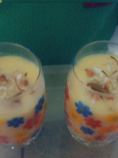मैंगोशै(mango shake recipe in hindi) रेसिपी मुख्य फोटो