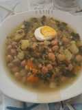 Potaje de garbanzos con bacalao y acelgas