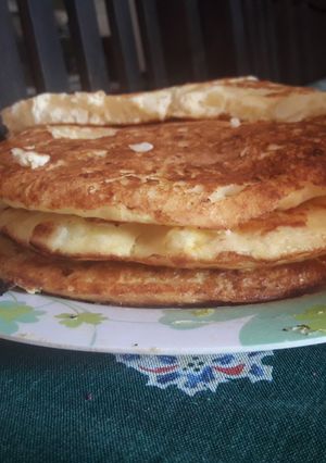 Una foto de Tortilla de papa y queso