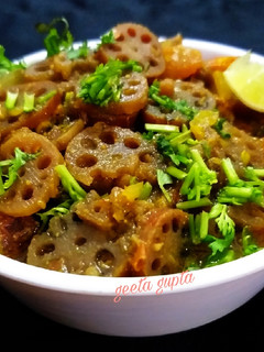 कमल ककड़ी की सब्जी(kamal kakdi ki sabji recipe in hindi) रेसिपी मुख्य फोटो