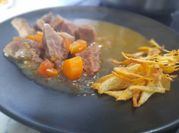 Una foto de comida con aguja de vaca