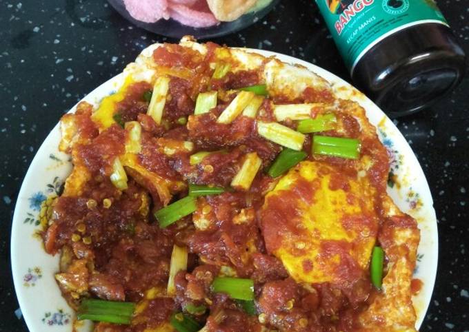 Bagaimana Menyiapkan Telor ceplok, balado pedas manis Anti Gagal