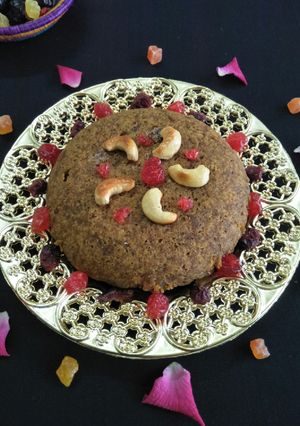 A picture of Dates Semolina Steamed Cake.