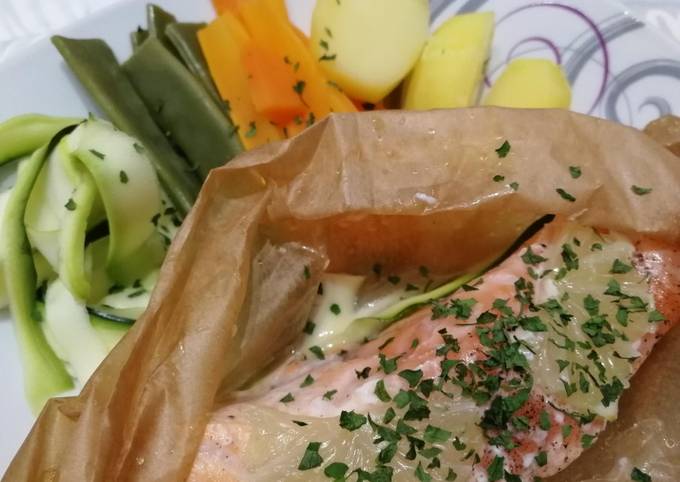 Recette de Rapide Papillotes de saumon, légumes variés et sauce japonaise
