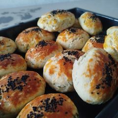 A picture of Dereotlu Poğaça (Dill Pastry).