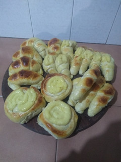 Una foto de Facturas con crema pastelera 🥐🥐