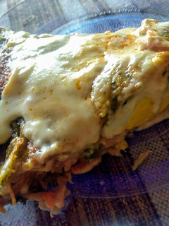Una foto de Pizza rellena con masa de espinaca y salvado