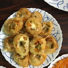 Pani puri pizza A picture of Pani puri pizza.