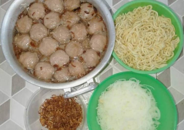 Resep Resep Kuah Bakso & Penyajiannya oleh MOVILICIA WAHYU MUSTIKASARI