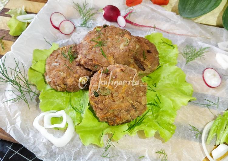 Говяжьи котлеты с морковью и луком