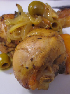 Una foto de Pollo al curry con limón y aceitunas