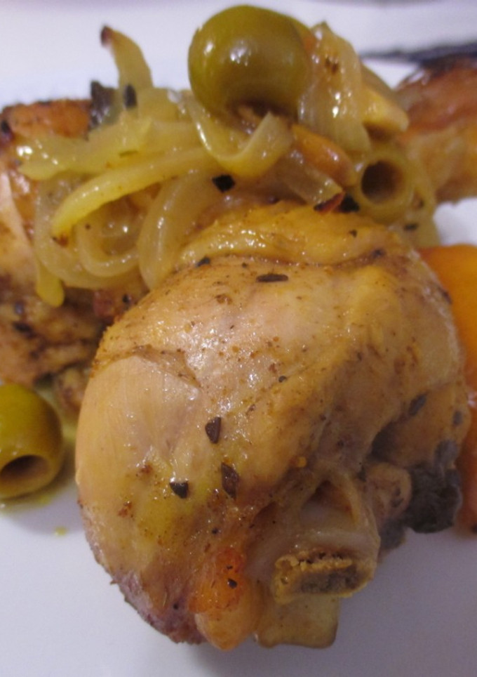 Una foto de Pollo al curry con limón y aceitunas