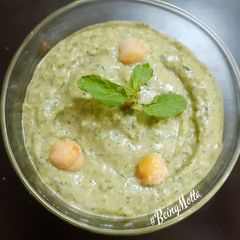 A picture of Minty Hummus.