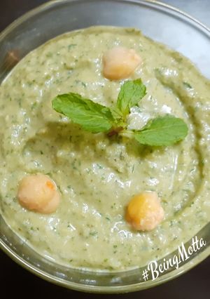 A picture of Minty Hummus.