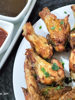 Una foto de Alitas de pollo ahumadas en airfryer