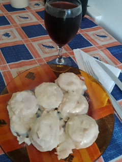 Una foto de Sorrentinos de jamón, panceta y queso dambo