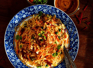 A picture of Noodle Sir-fry with Thai peanut sauce.