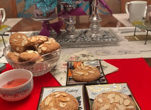 Hình của món Almond Cookies.