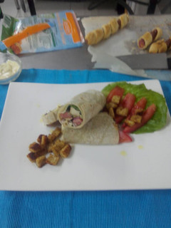Una foto de Wrap de ensalada cesar