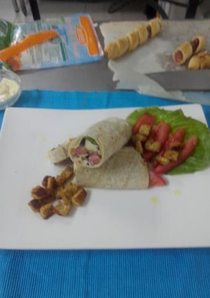 Una foto de Wrap de ensalada cesar
