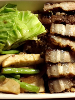 鹹豬肉蔬菜鍋,一鍋到底 娜娜媽 的食譜成品照片