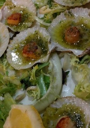 Una foto de Ostras al limón con escarola fina