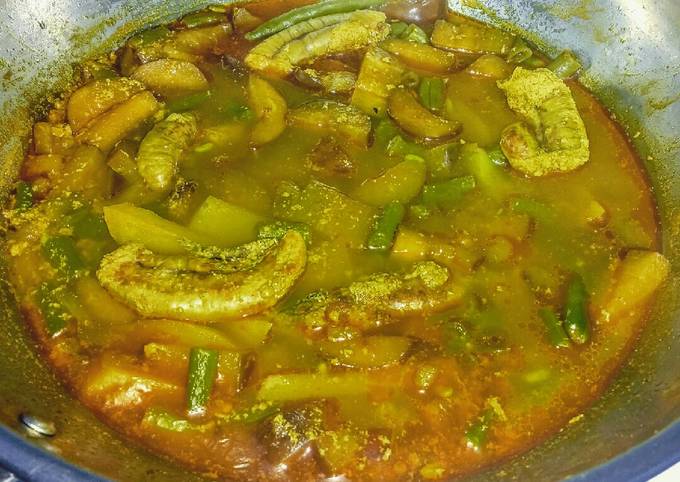 Ilish dimer makha chochchori/Spicy vegetables with Hilsa egg