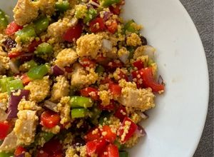 Una foto de Couscous con verduras y pollo