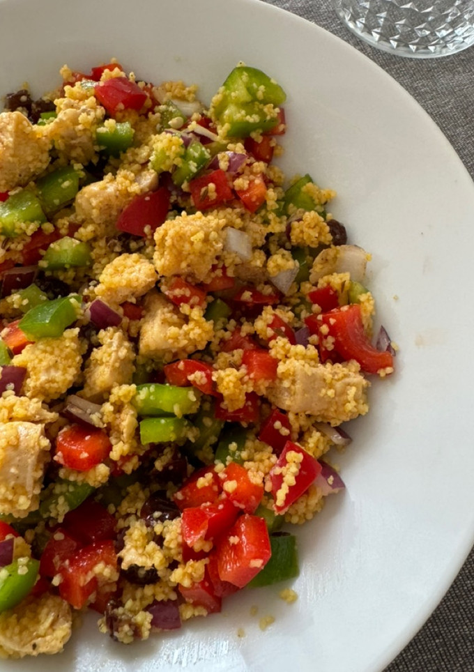 Una foto de Couscous con verduras y pollo