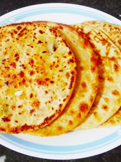 आलू के पराठे (Aloo ke parathe recipe in Hindi) रेसिपी मुख्य फोटो