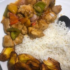 A picture of Sweet and sour chicken sauce.