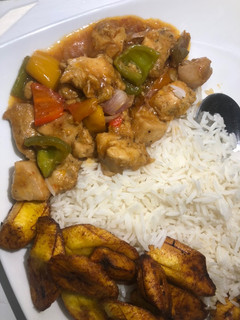 A picture of Sweet and sour chicken sauce.