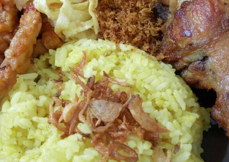 Rahasia Bikin Nasi Kuning Ricecooker yang Enak Banget
