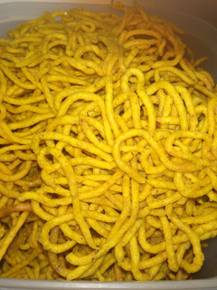 તિખા ગાંઠીયા(tikha gathiya recipe in gujarati) રેસીપી મુખ્ય ફોટો