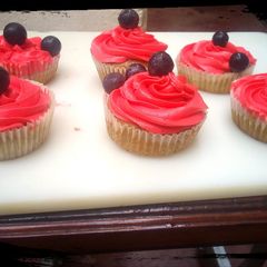 A picture of Simple buttercream #4weeksChallenge.